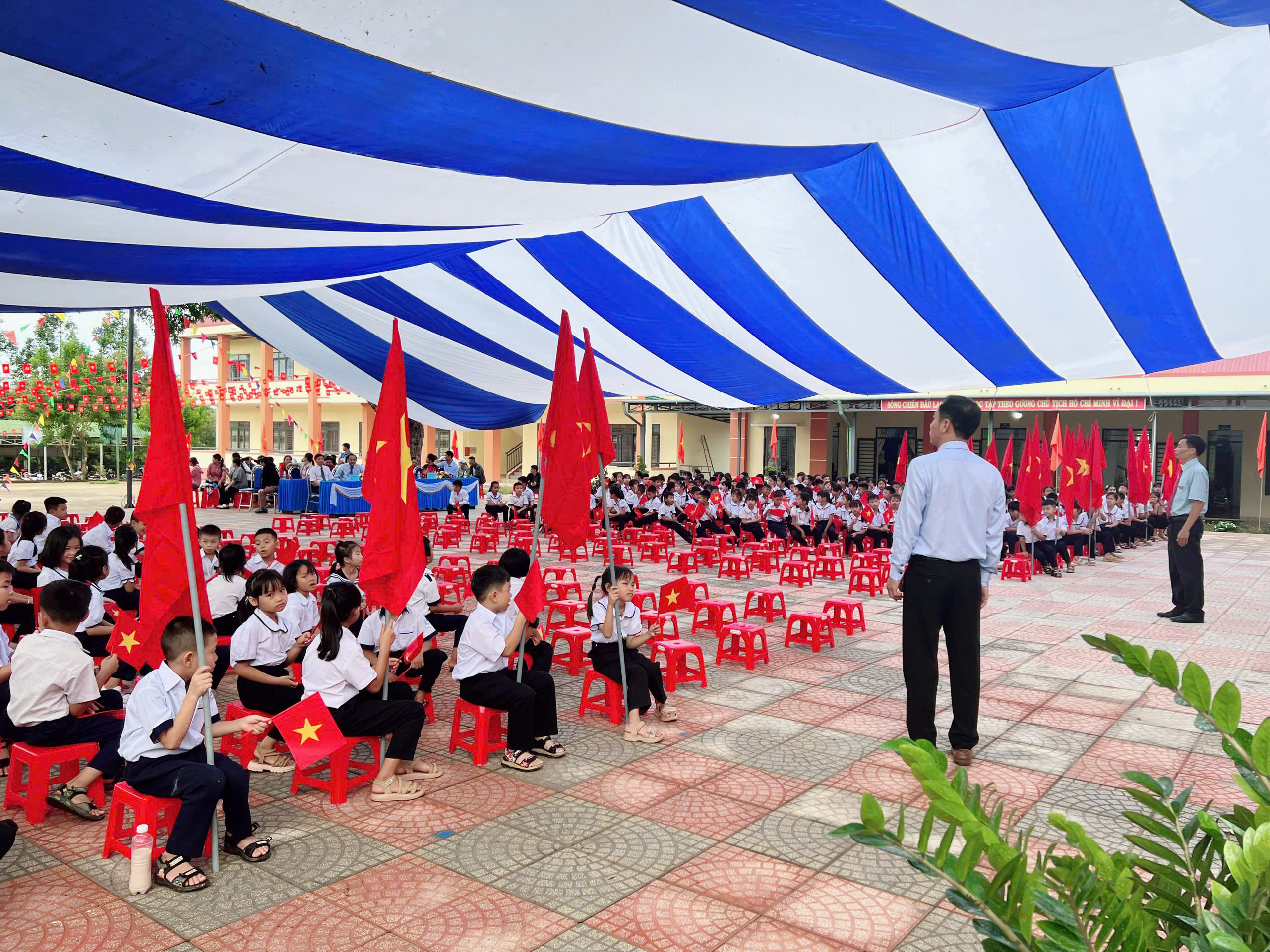 TRƯỜNG TIỂU HỌC VÀ TRUNG HỌC CƠ SỞ TRẦN PHÚ XÃ M’ ĐRẮK KHAI GIẢNG NĂM HỌC MỚI 2025 -2026