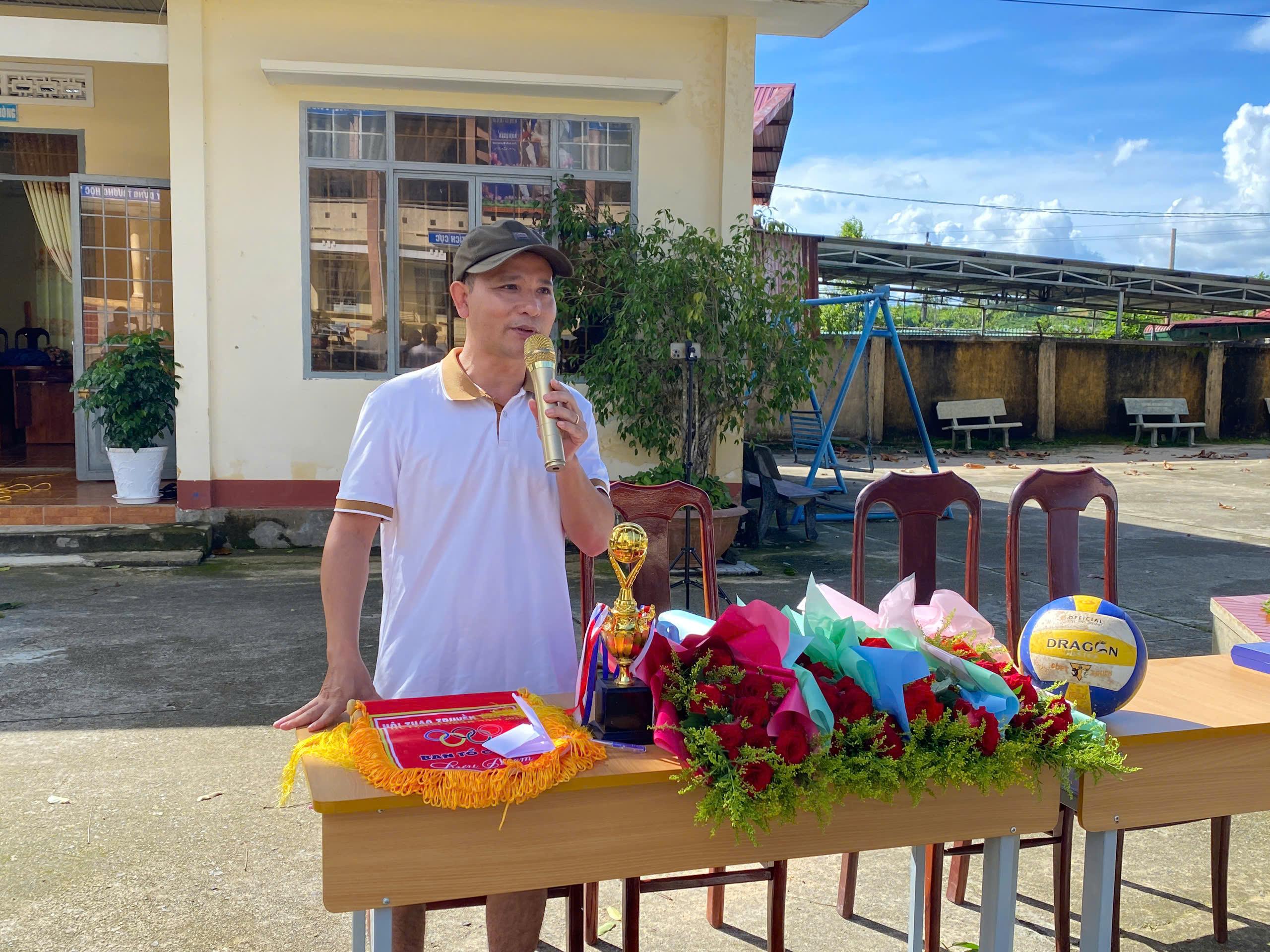 TRƯỜNG TH & THCS TRẦN PHÚ XÃ M’ĐRĂK RỘN RÀNG KHÔNG KHÍ GIAO LƯU BÓNG CHUYỀN NAM NỮ CHÀO MỪNG NGÀY PHỤ NỮ VIỆT NAM 20/10 TRƯỜNG TH & THCS TRẦN PHÚ XÃ M’ĐRĂK RỘN RÀNG KHÔNG KHÍ GIAO LƯU BÓNG CHUYỀN NAM NỮ CHÀO MỪNG NGÀY PHỤ NỮ VIỆT NAM 20/10