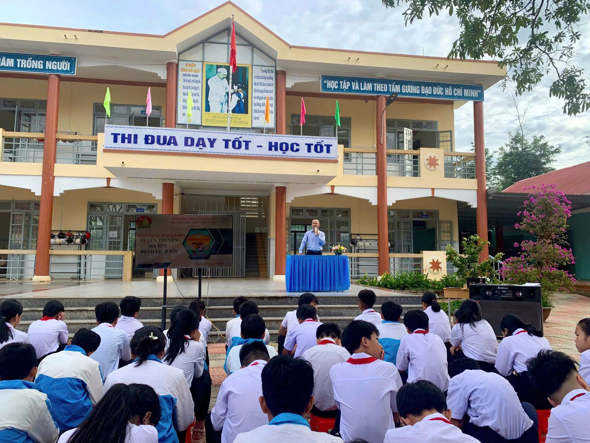 TRƯỜNG TH&THCS TRẦN PHÚ XÃ M’ĐRĂK TỔ CHỨC KIỂM TRA CUỐI KỲ I NĂM HỌC 2025-2026 TRƯỜNG TH&THCS TRẦN PHÚ XÃ M’ĐRĂK TỔ CHỨC KIỂM TRA CUỐI KỲ I NĂM HỌC 2025-2026