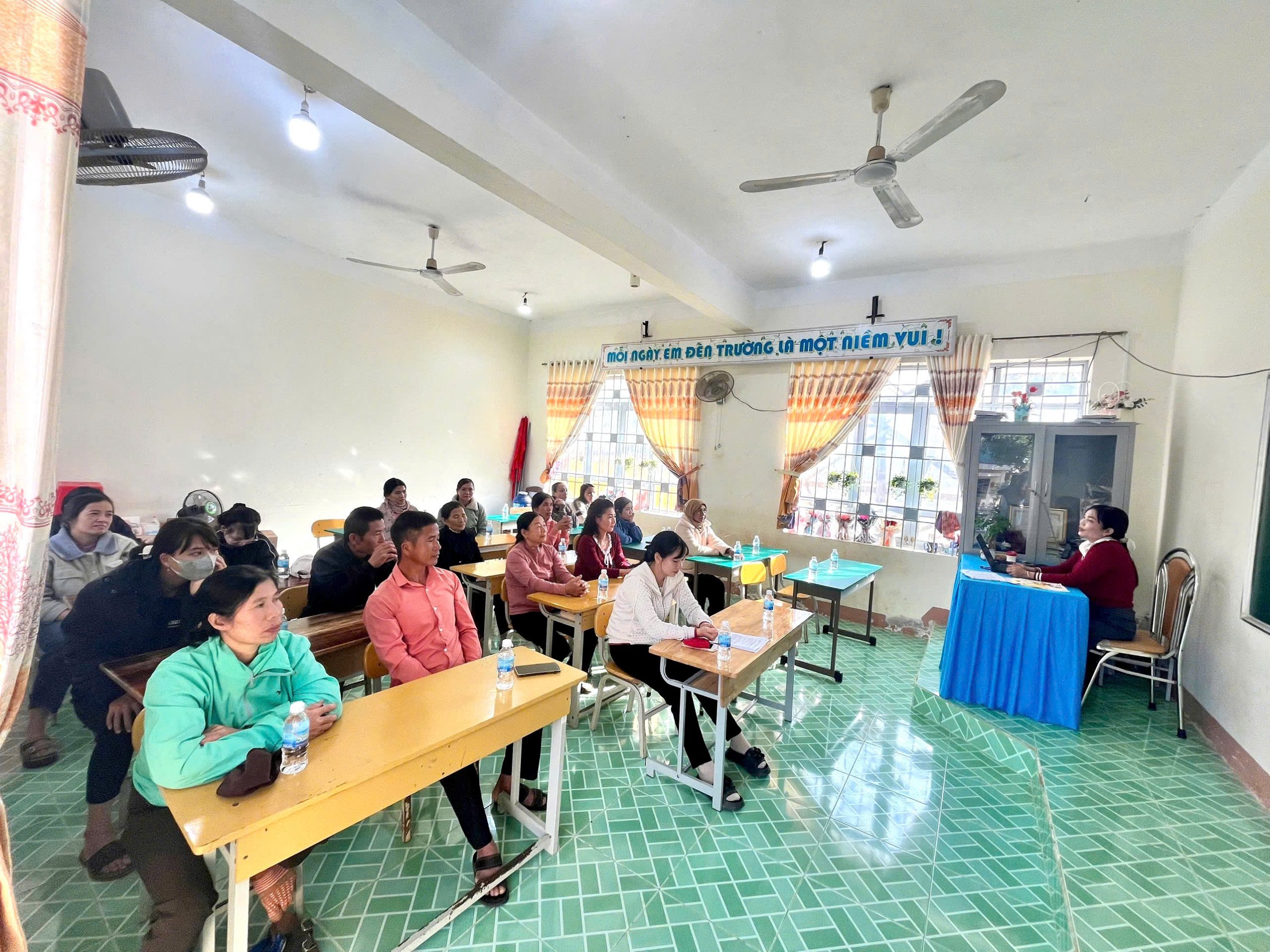 CUỘC HỌP PHỤ HUYNH CUỐI KÌ I – SỰ ĐỒNG HÀNH VÌ HỌC SINH TIỂU HỌC TRƯỜNG TH-THCS TRẦN PHÚ, XÃ M’ĐRĂK CUỘC HỌP PHỤ HUYNH CUỐI KÌ I – SỰ ĐỒNG HÀNH VÌ HỌC SINH TIỂU HỌC TRƯỜNG TH-THCS TRẦN PHÚ, XÃ M’ĐRĂK