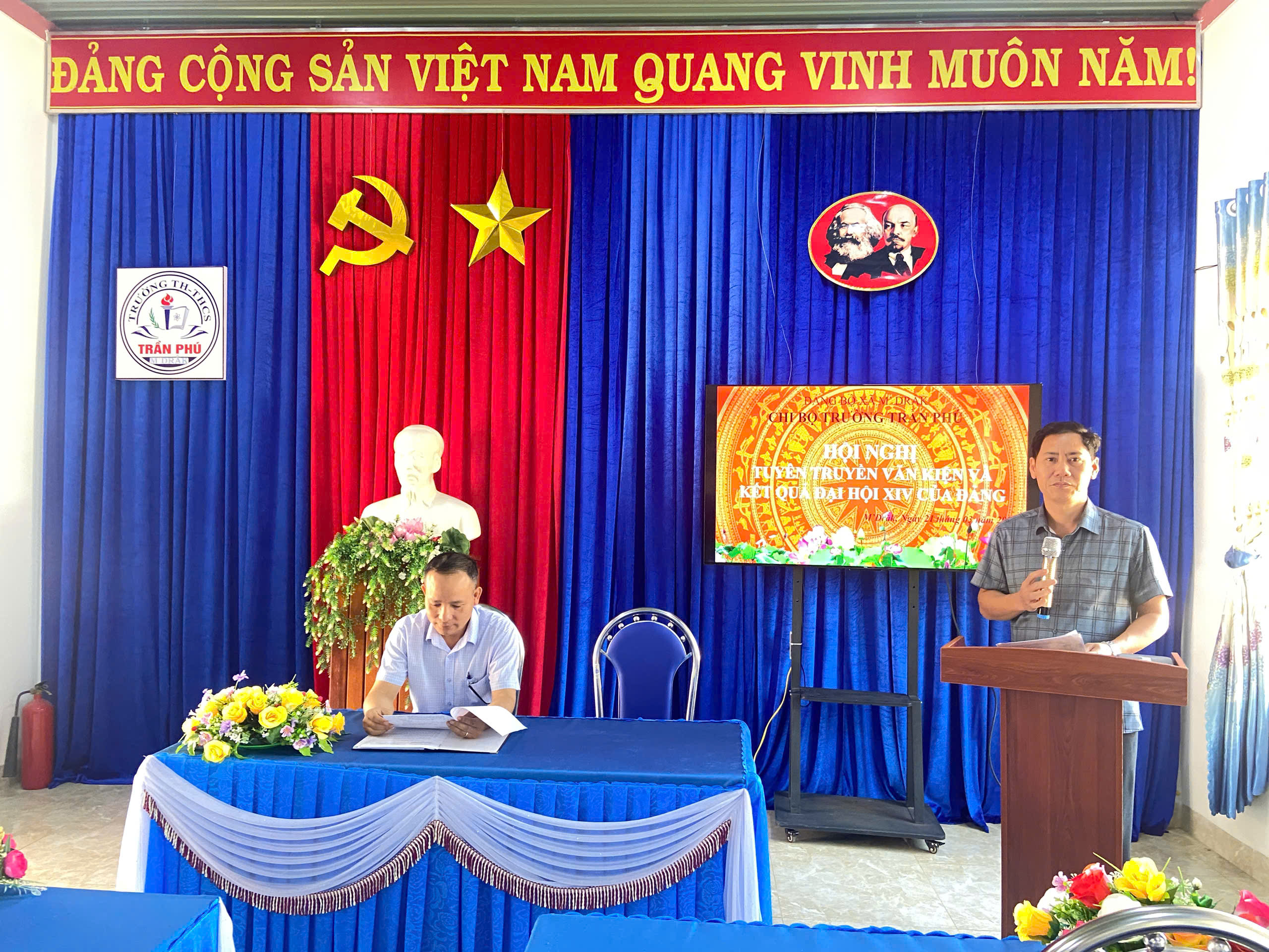CHI BỘ TRƯỜNG TH&THCS TRẦN PHÚ XÃ M’ĐRĂK TỔ CHỨC HỘI NGHỊ TUYÊN TRUYỀN VĂN KIỆN VÀ KẾT QUẢ ĐẠI HỘI LẦN THỨ XIV CỦA ĐẢNG CHI BỘ TRƯỜNG TH&THCS TRẦN PHÚ XÃ M’ĐRĂK TỔ CHỨC HỘI NGHỊ TUYÊN TRUYỀN VĂN KIỆN VÀ KẾT QUẢ ĐẠI HỘI LẦN THỨ XIV CỦA ĐẢNG