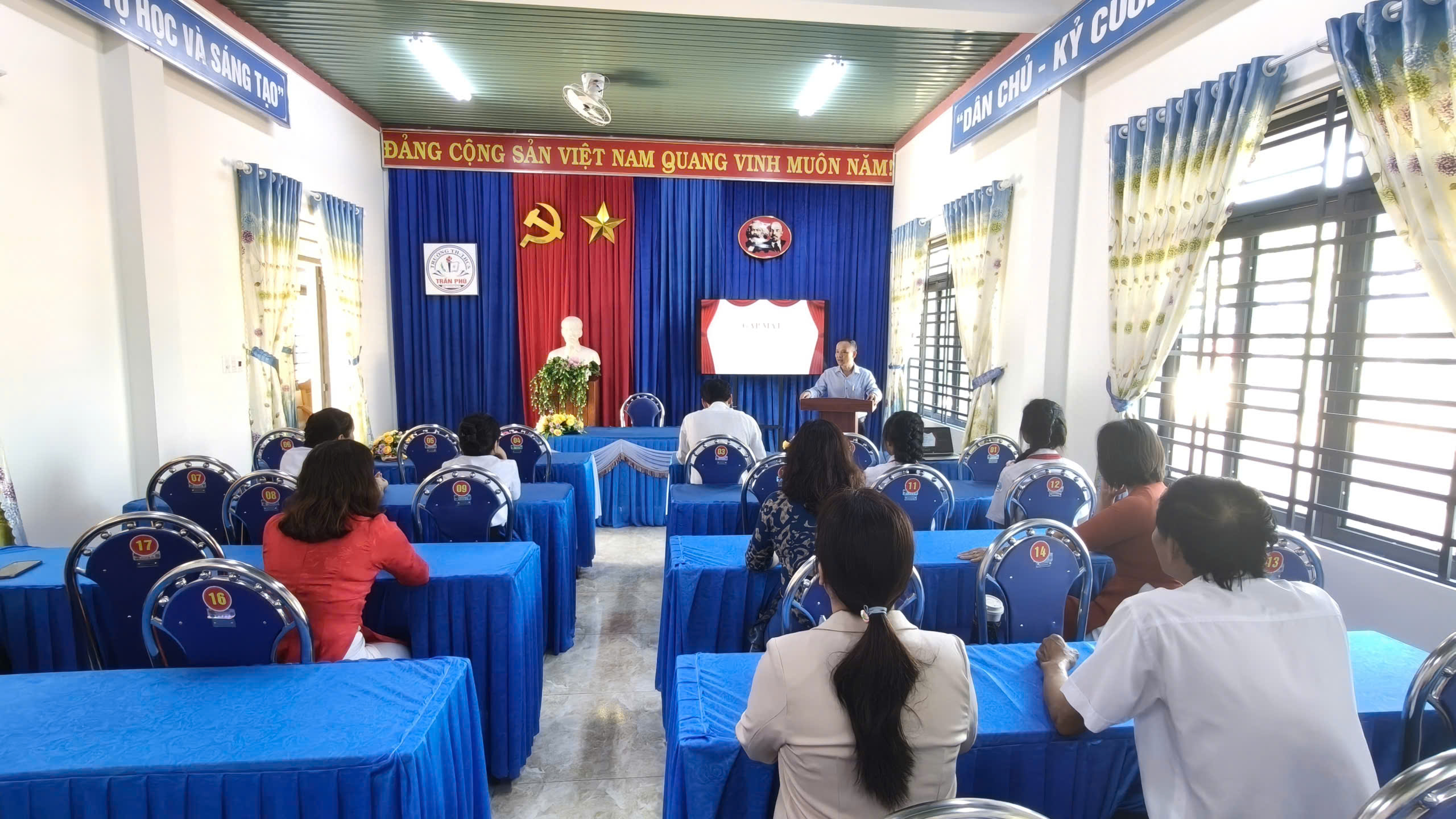 Trường TH&THCS Trần Phú xã M’Đrăk gặp mặt học sinh tham gia Kỳ thi chọn học sinh giỏi cấp tỉnh năm học 2025–2026 Trường TH&THCS Trần Phú xã M’Đrăk gặp mặt học sinh tham gia Kỳ thi chọn học sinh giỏi cấp tỉnh năm học 2025–2026